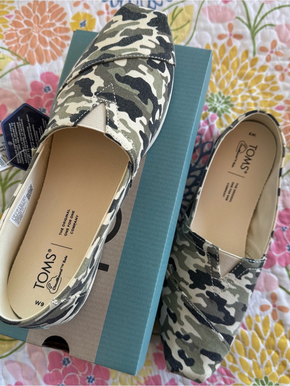 NWT size 9 women’s camo toms
